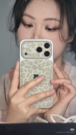 Luxury Leopard Texture Glitter iPhone Case ✨🐆📱 - Image 2